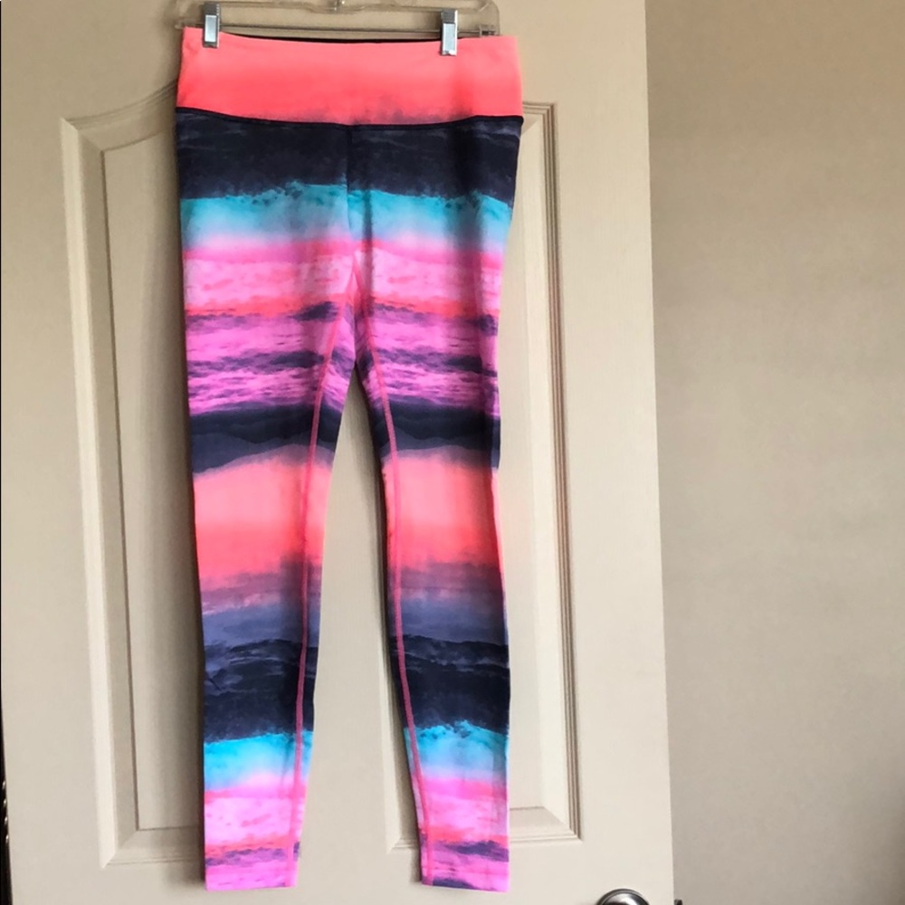 VEUC Lululemon Beachscape Wunder Unders, size 8